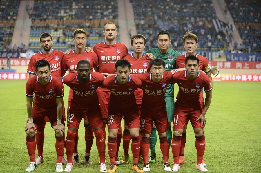 并不拘泥于 并不拘泥于